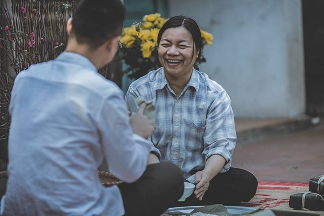 Bo anh 'Me oi! Tet nay con se ve' cua chang trai ngheo hinh anh 10