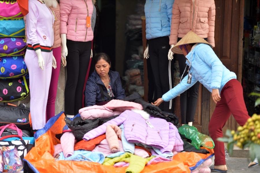 Sam Tet giam gia o pho co Ha Noi hinh anh 2