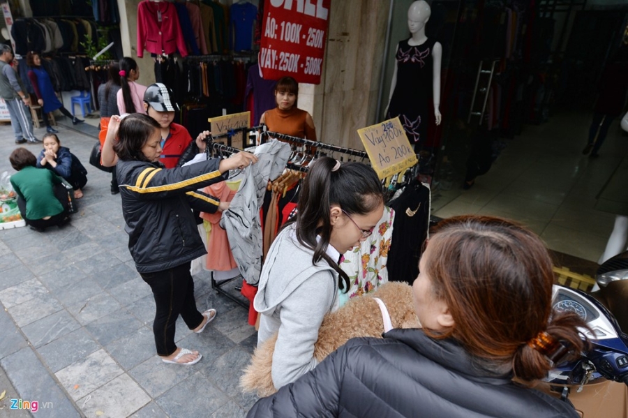 Sam Tet giam gia o pho co Ha Noi hinh anh 11