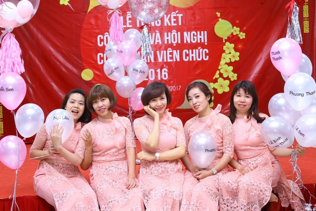 Tiệc tất niên công ty độc đáo với đội quân hường phấn lấn át mọi ánh hào quang - Ảnh 8.