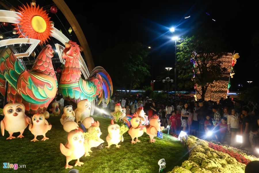 Hang nghin nguoi chen chuc dem khai mac duong hoa Nguyen Hue hinh anh 5