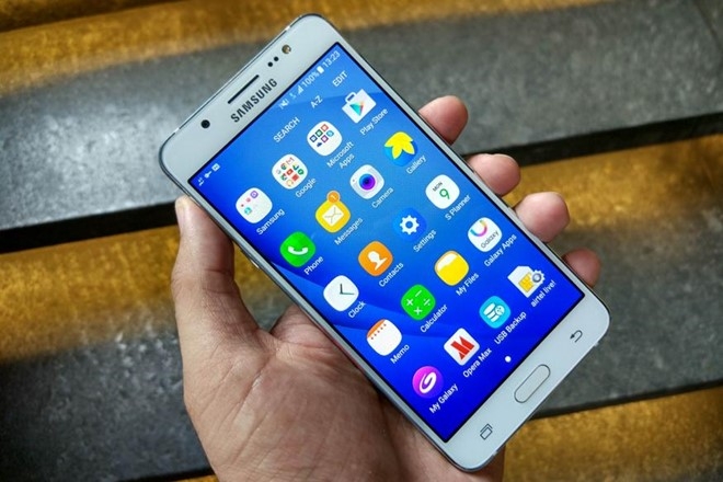 Loat smartphone gia duoi 5 trieu dang mua dip Tet hinh anh 2