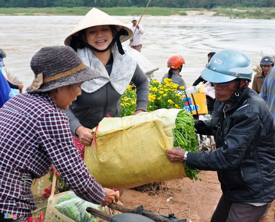 Lu bat thuong giap Tet, dan Quang Ngai khon don hinh anh 11