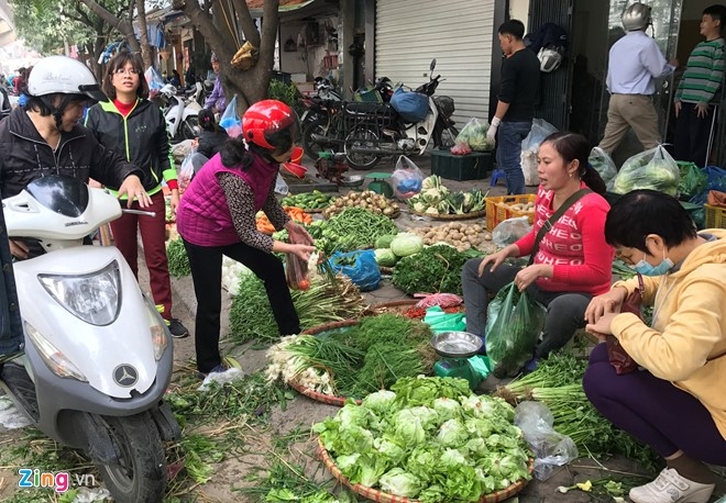 Nguoi Ha Noi tap nap mua sam trong phien cho 29 Tet hinh anh 13