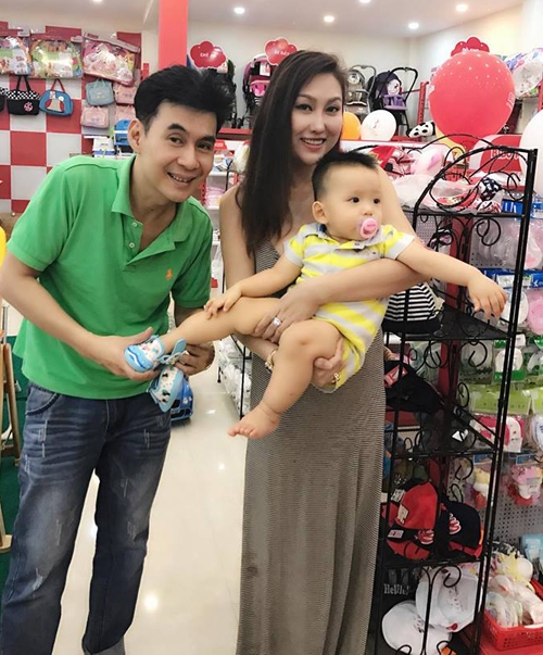 phi-thanh-van-van-mim-cuoi-giua-tam-bao-ly-hon-1