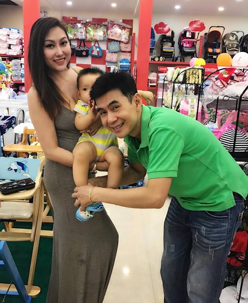 phi-thanh-van-van-mim-cuoi-giua-tam-bao-ly-hon-2