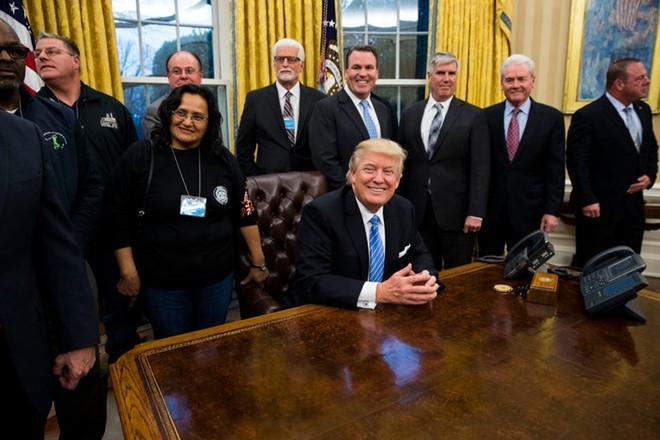 Roi can ho dat vang, ong Trump thich dieu gi o Nha Trang? hinh anh 1