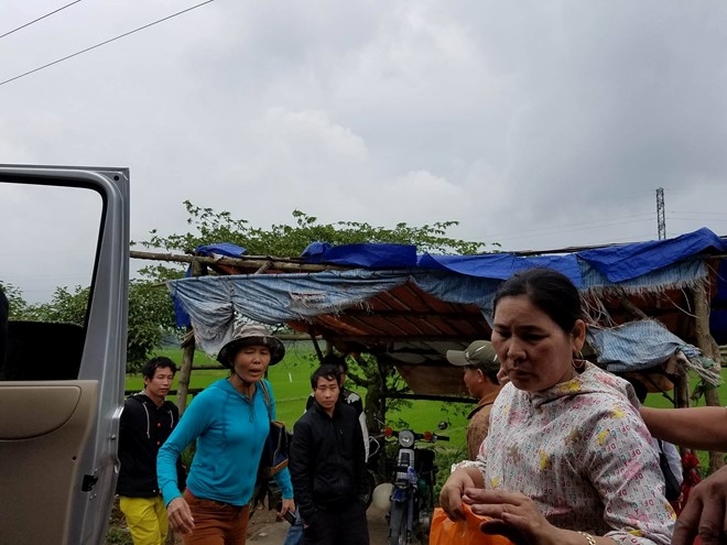 Tren chuyen xe Tet 'bao tap', 16 cho nhet hon 30 nguoi hinh anh 1