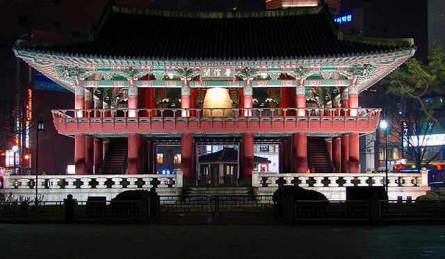 Ý nghĩa ẩn sau tục lệ rung chuông chào đón năm mới đêm Giao thừa - Ảnh 4.