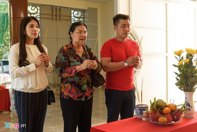 Ly Hung, Ly Huong tang qua nghe si gia neo don ngay 30 Tet hinh anh 9