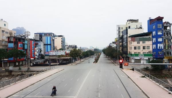 ha noi: mot minh mot duong van dung den do sang mung 1 tet hinh anh 1