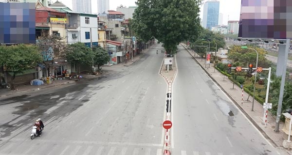 ha noi: mot minh mot duong van dung den do sang mung 1 tet hinh anh 2