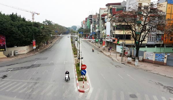 ha noi: mot minh mot duong van dung den do sang mung 1 tet hinh anh 3