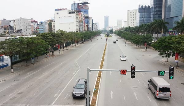 ha noi: mot minh mot duong van dung den do sang mung 1 tet hinh anh 6