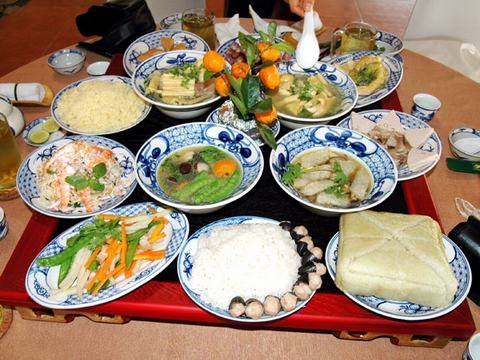 Image result for cỗ cúng mùng 1