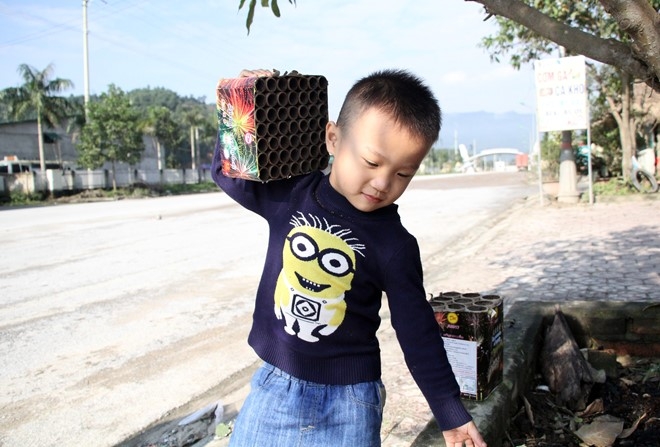 Xac phao do tham doc quoc lo 8A sang mung 1 Tet hinh anh 4