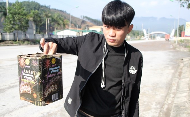 Xac phao do tham doc quoc lo 8A sang mung 1 Tet hinh anh 6