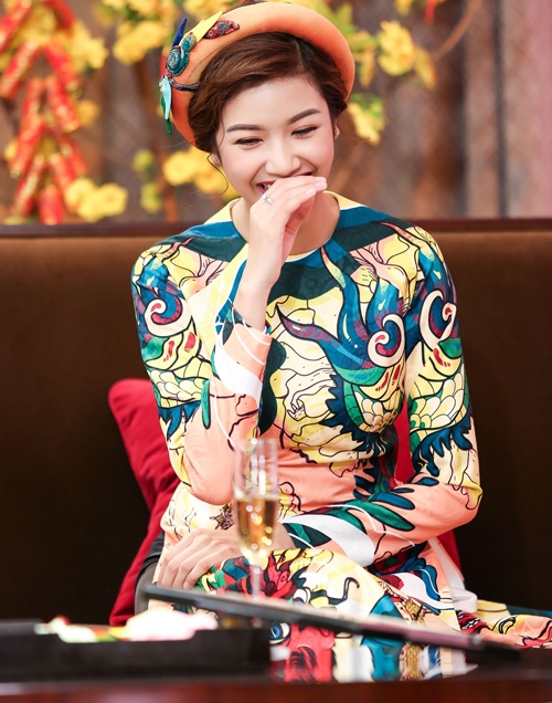 con-duong-tinh-yeu-cua-a-hau-thuy-van-va-ban-trai-dai-gia-9