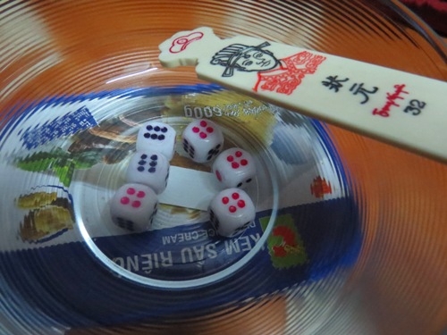 thu-choi-do-xam-huong-ngay-tet-cua-nguoi-hue-2