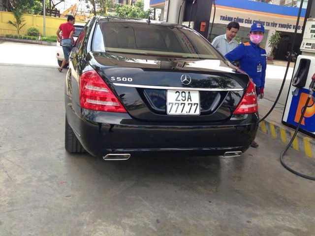 Nhà giàu Việt khẳng định đẳng cấp bằng xe sang đeo biển số khủng - Ảnh 7.
