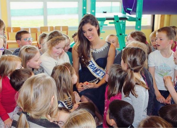 Iris Mittenaere - từ cô bé ở thị trấn nhỏ có tuổi thơ bất hạnh trở thành Hoa hậu Hoàn vũ - Ảnh 5. Iris Mittenaere - từ cô bé ở thị trấn nhỏ có tuổi thơ bất hạnh trở thành Hoa hậu Hoàn vũ - Ảnh 5.