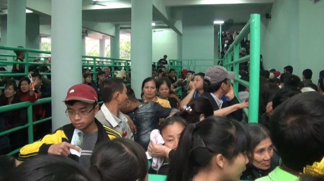 ​Biển người chen chân trước ngày khai hội Chùa Hương 