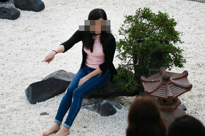 Hinh anh xau xi cua ban tre o ngoi chua noi Son Tung quay MV hinh anh 13