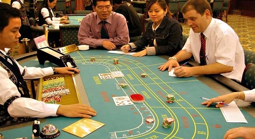 casino-gap-kho-truoc-ngay-mo-cua-cho-nguoi-viet