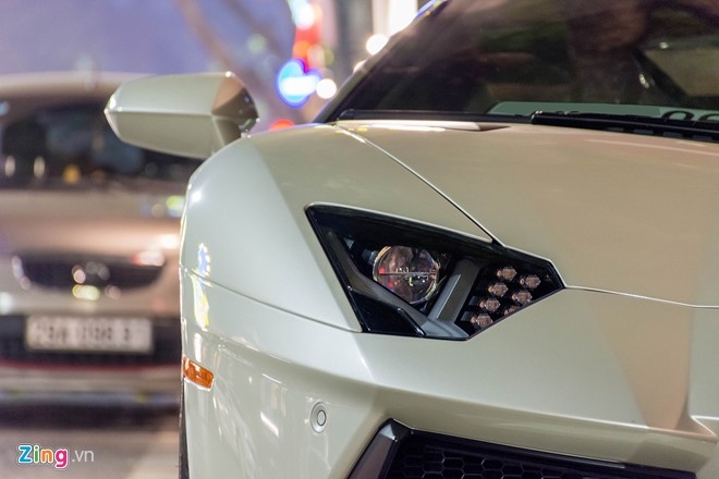 Lamborghini Aventador Roadster ra bien trang tai Ha Noi hinh anh 5