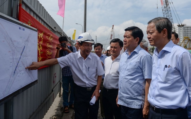 Bí thư Đinh La Thăng: 'Hoàn thành sớm 3 tháng nút giao Mỹ Thủy' 