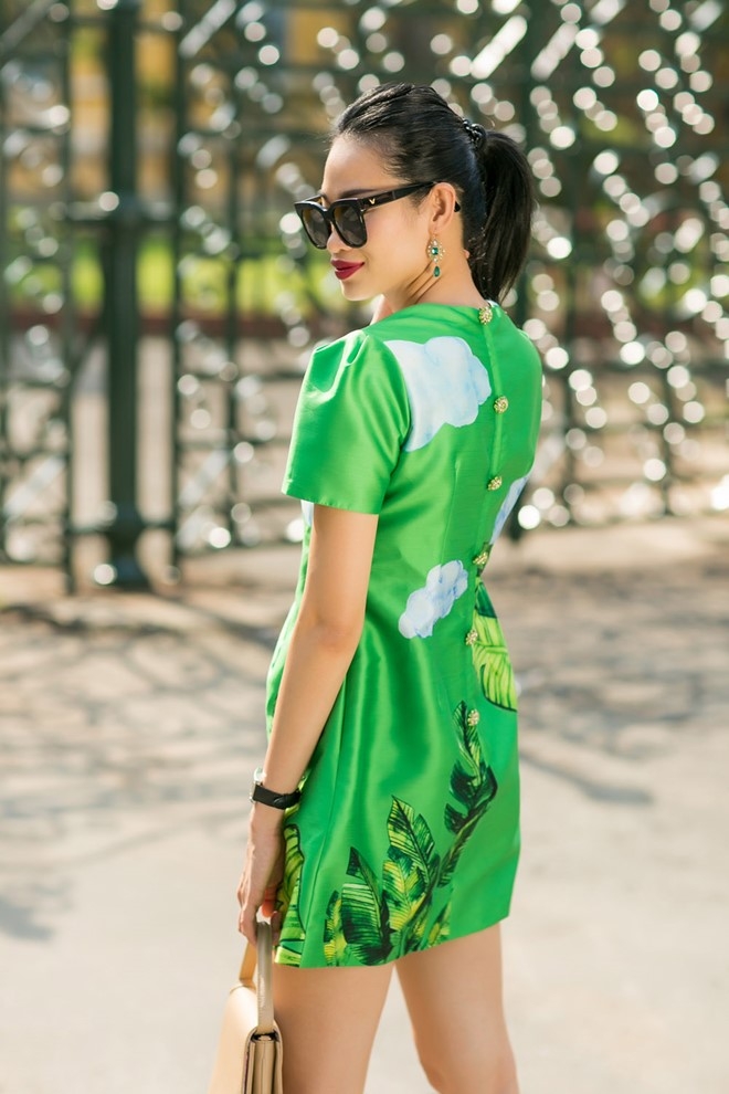 Bien tap vien thoi trang dien dam hoa tiet ga dao pho hinh anh 4