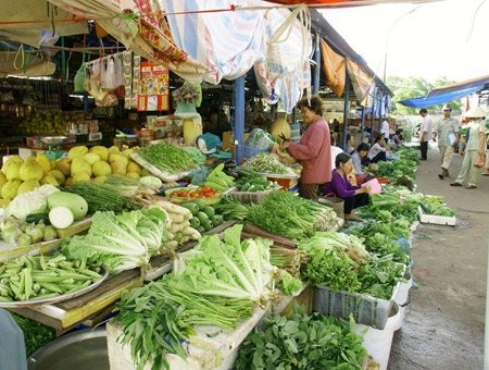 Bún riêu 100 ngàn, trà đá 10 ngàn: Hà Nội chặt chém đầu năm
