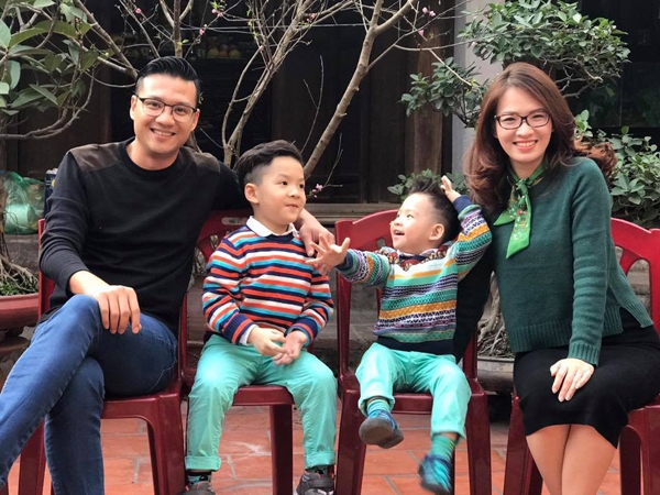 dan-le-khoe-anh-gia-dinh-hanh-phuc-dau-nam-moi-2