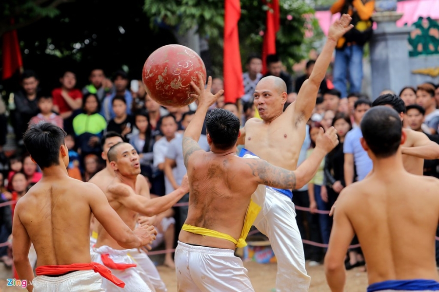Do mau trong le hoi vat cau Ha Noi hinh anh 7