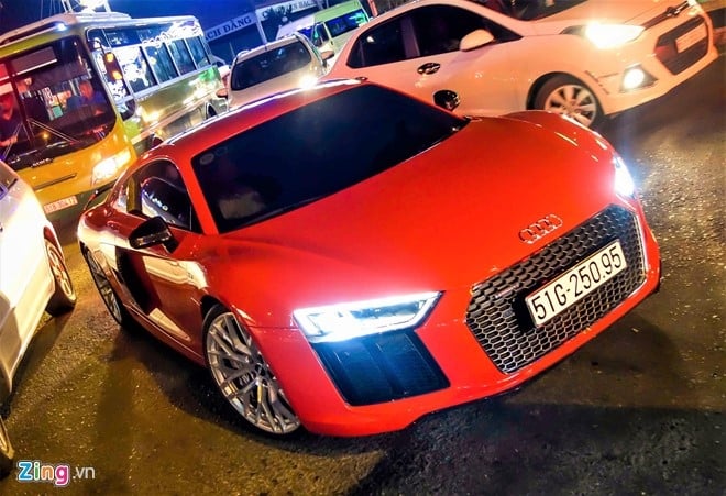 Dong Nhi - Ong Cao Thang lai sieu xe Audi R8 13 ty dao pho hinh anh 2