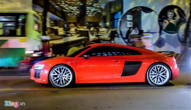 Dong Nhi - Ong Cao Thang lai sieu xe Audi R8 13 ty dao pho hinh anh 3