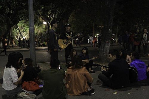 “em cua ngay hom qua” gay nao loan pho di bo ha noi hinh anh 3