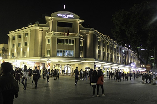 “em cua ngay hom qua” gay nao loan pho di bo ha noi hinh anh 10