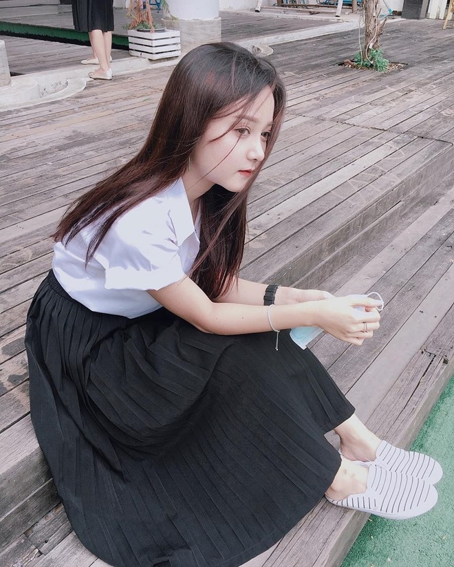 'Hot girl nieng rang' Thai Lan noi tieng tren mang xa hoi hinh anh 4