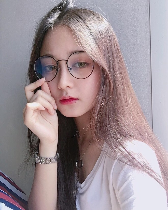 'Hot girl nieng rang' Thai Lan noi tieng tren mang xa hoi hinh anh 5