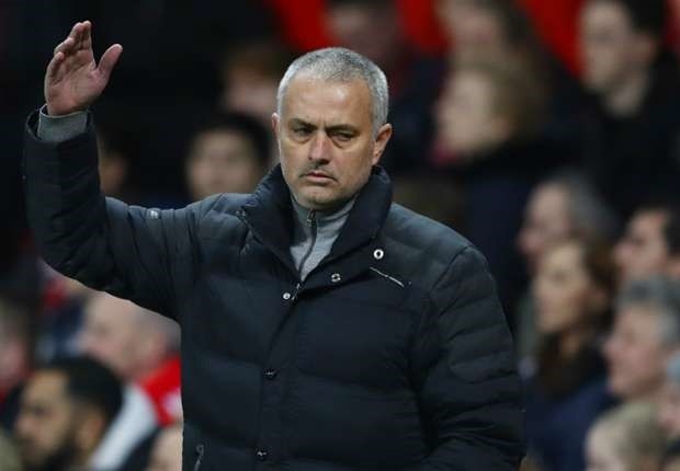 Mourinho keu ca vi bi doi xu thieu cong bang hinh anh 1