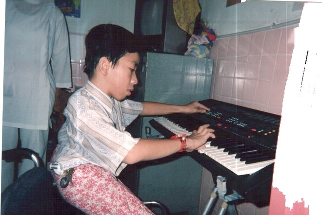 Ngày đầu năm của gia đình cậu em trong cặp song sinh Việt Đức