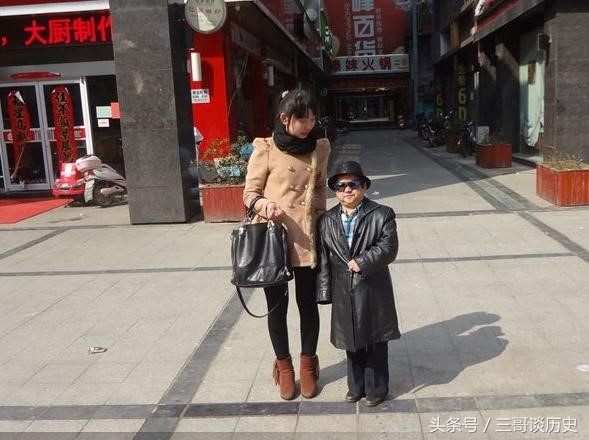 Tai tu lun nhat Trung Quoc tu hao vi cuoi 4 ba vo tre dep hinh anh 2