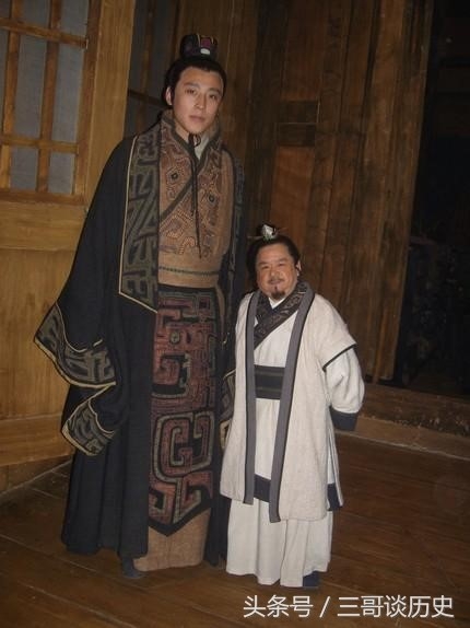 Tai tu lun nhat Trung Quoc tu hao vi cuoi 4 ba vo tre dep hinh anh 3