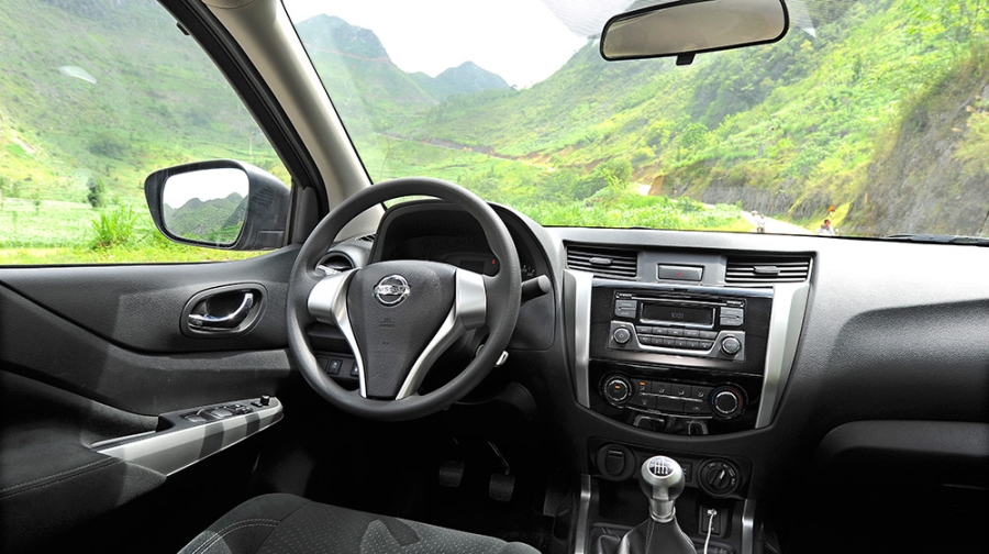 nissan-navara-np300-sl-4.jpg