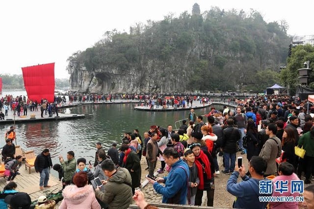 Trung Quoc qua tai boi luong khach du xuan qua dong hinh anh 2