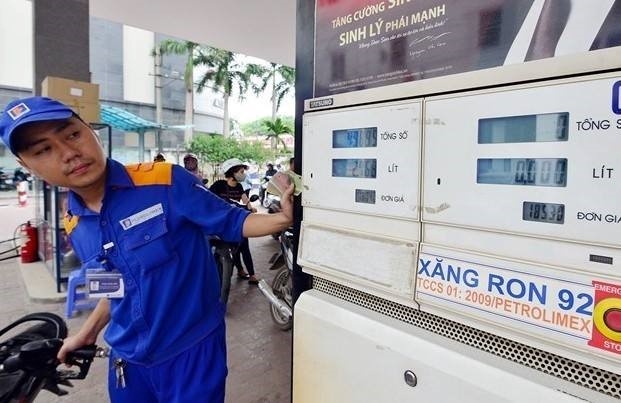 1 lit xang cong 8.000 dong thue lam nong hop bao Chinh phu hinh anh 1