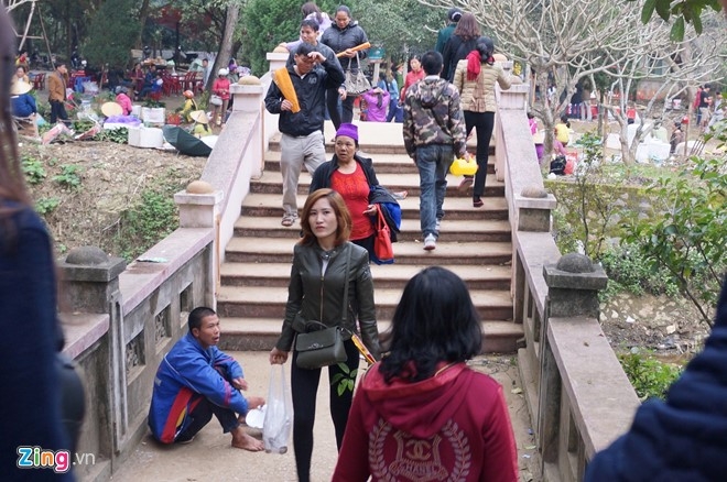 Hinh anh nhech nhac tai ngoi den linh thieng nhat xu Thanh hinh anh 10
