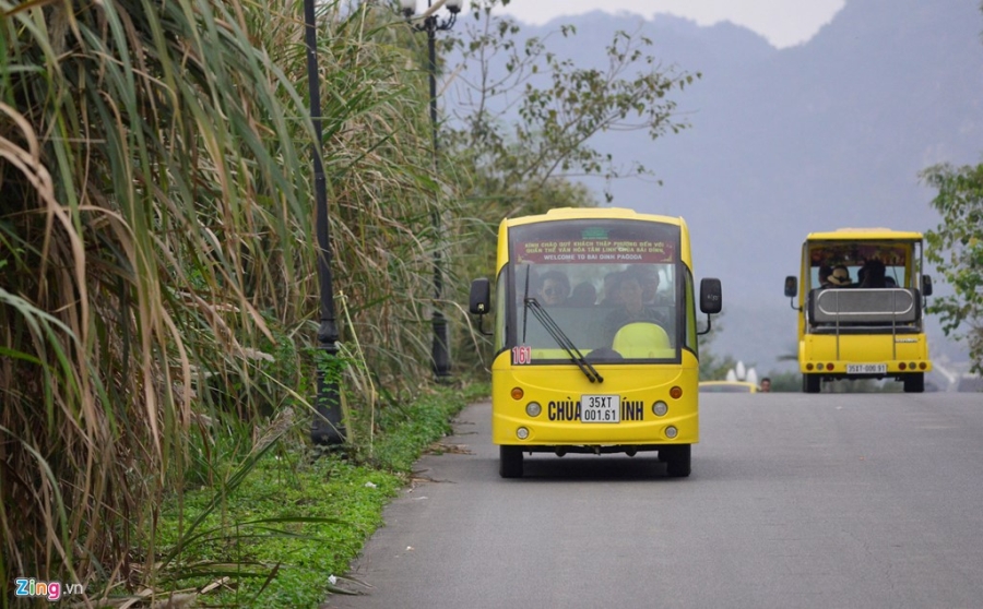 Hinh anh xau xi, phan cam ngap chua Bai Dinh dau nam moi hinh anh 15
