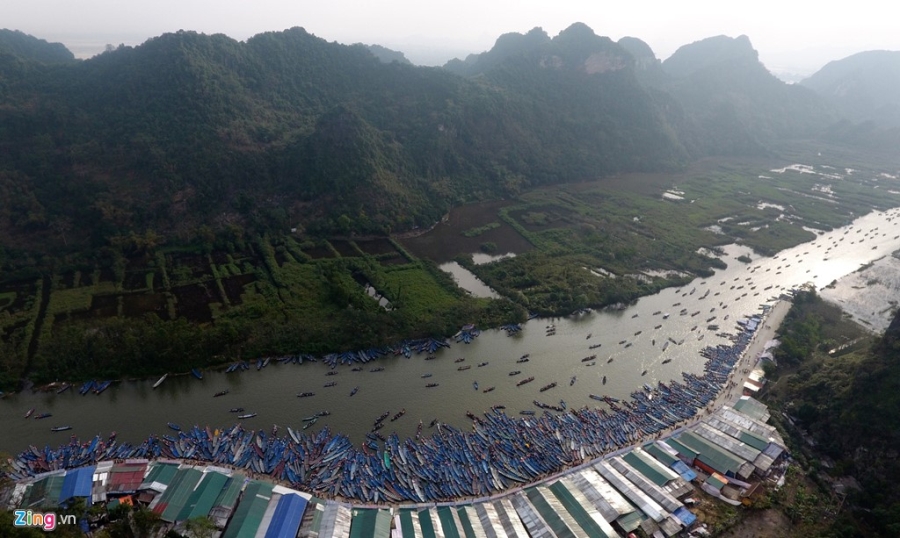 Khoanh khac an tuong chua Huong ngay khai hoi hinh anh 7